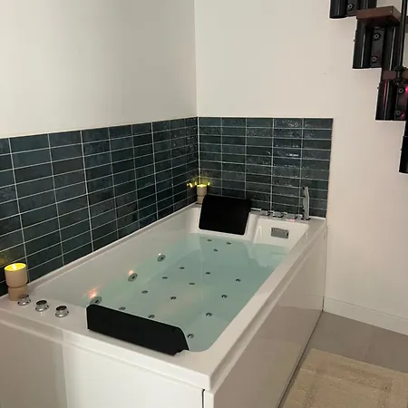 - Casa Lova Saussan