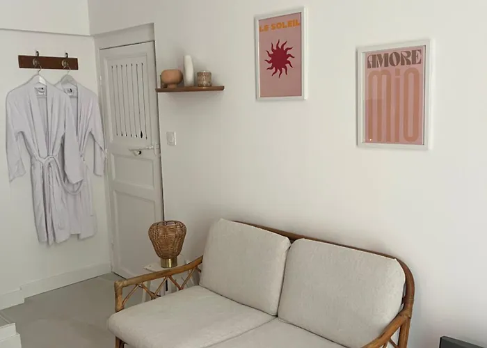 - Casa Lova *